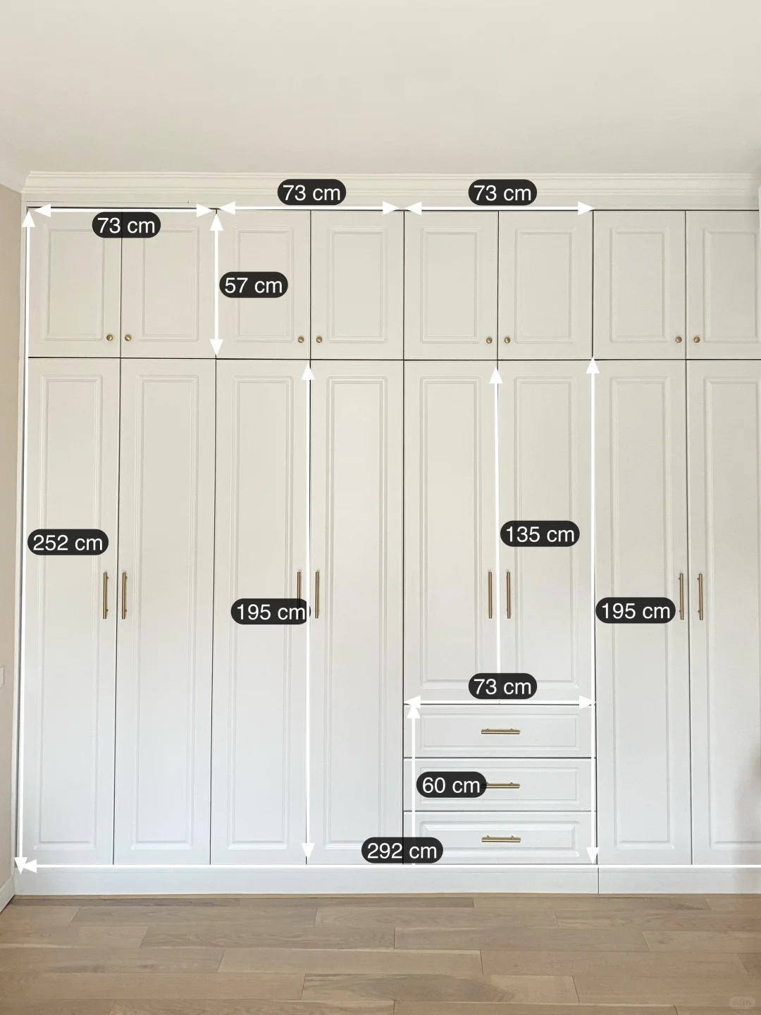 不听劝，卧室打整面墙的衣柜！全部做成挂衣区