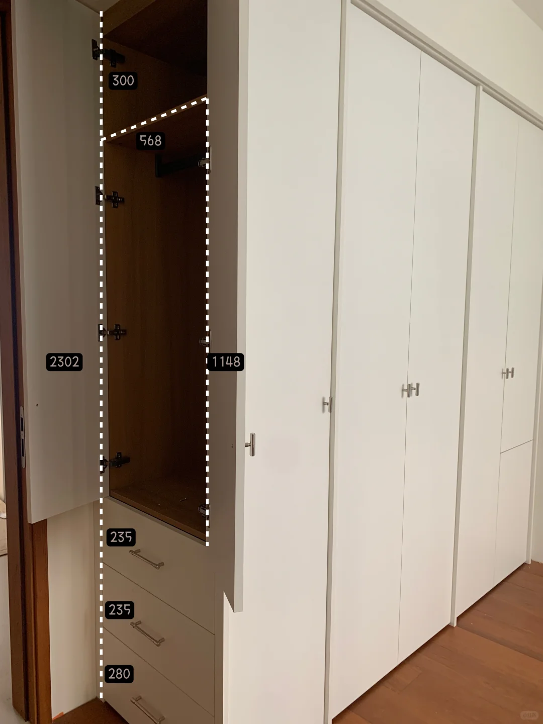 ?次卧衣柜这样装，颜值与实用并存！✨