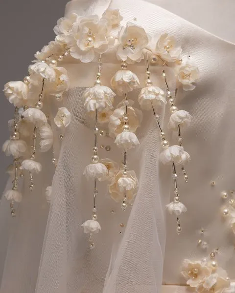 服装设计中如何表现花朵？