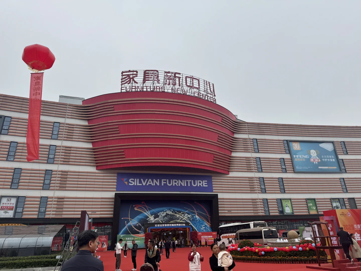 南康展销会把人已累趴