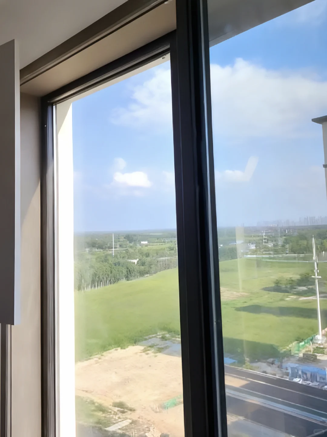 擦玻璃认准我们，让你家窗明几净到发光✨