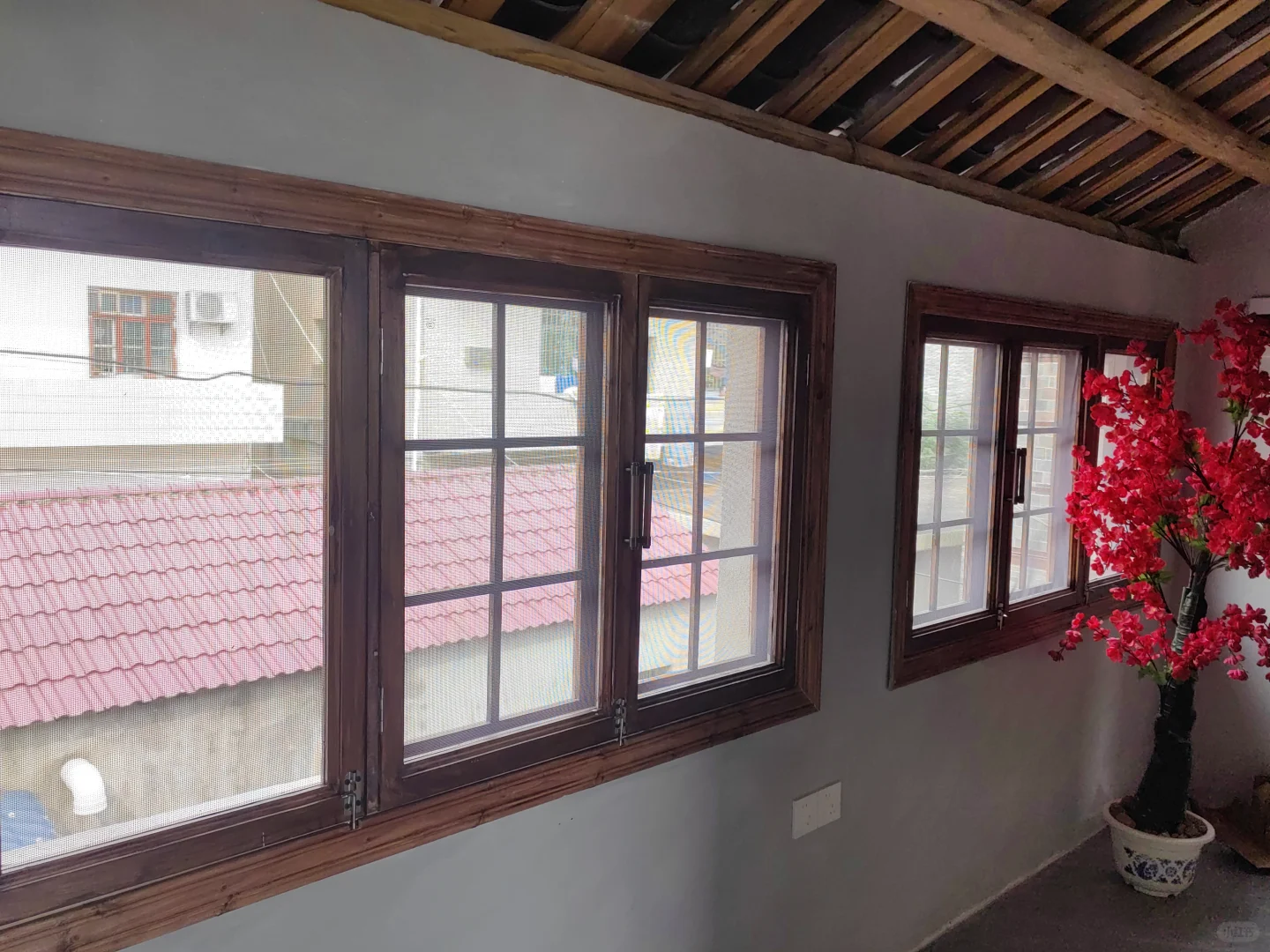 复古窗户好看，但怪折腾人的