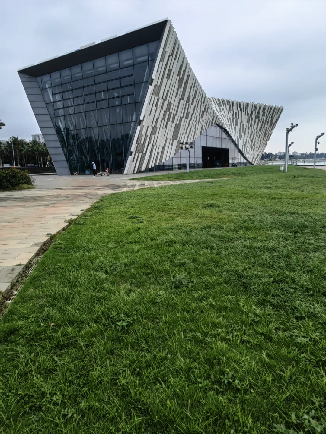 海南新建筑挺炸眼