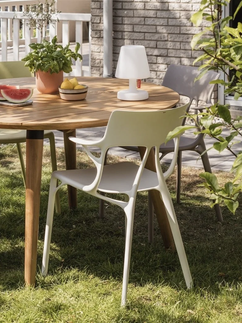 ??Kartell A.I.椅 | 坐入未来的流动符号