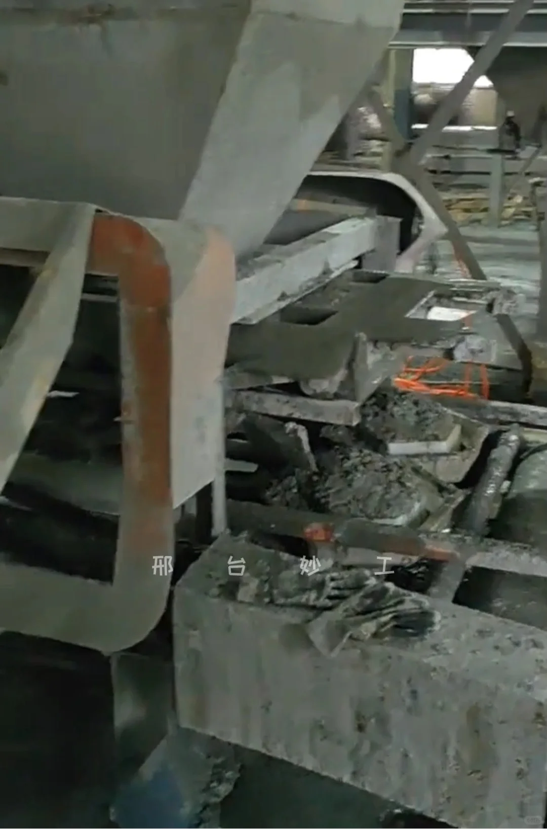 妙工混凝土预制连锁块布料机器生产线设备