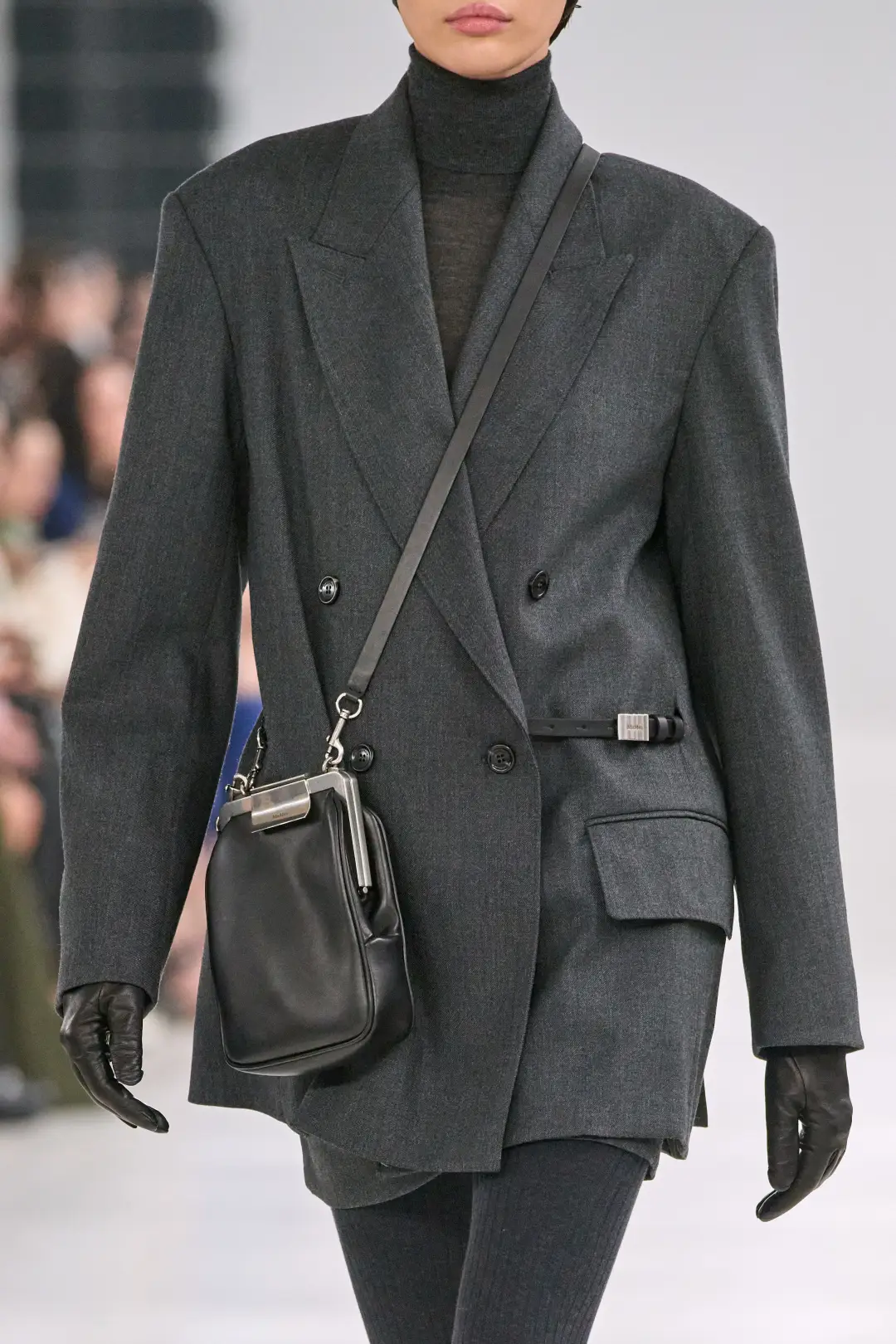 西装趋势中的「宽肩收腰」转向