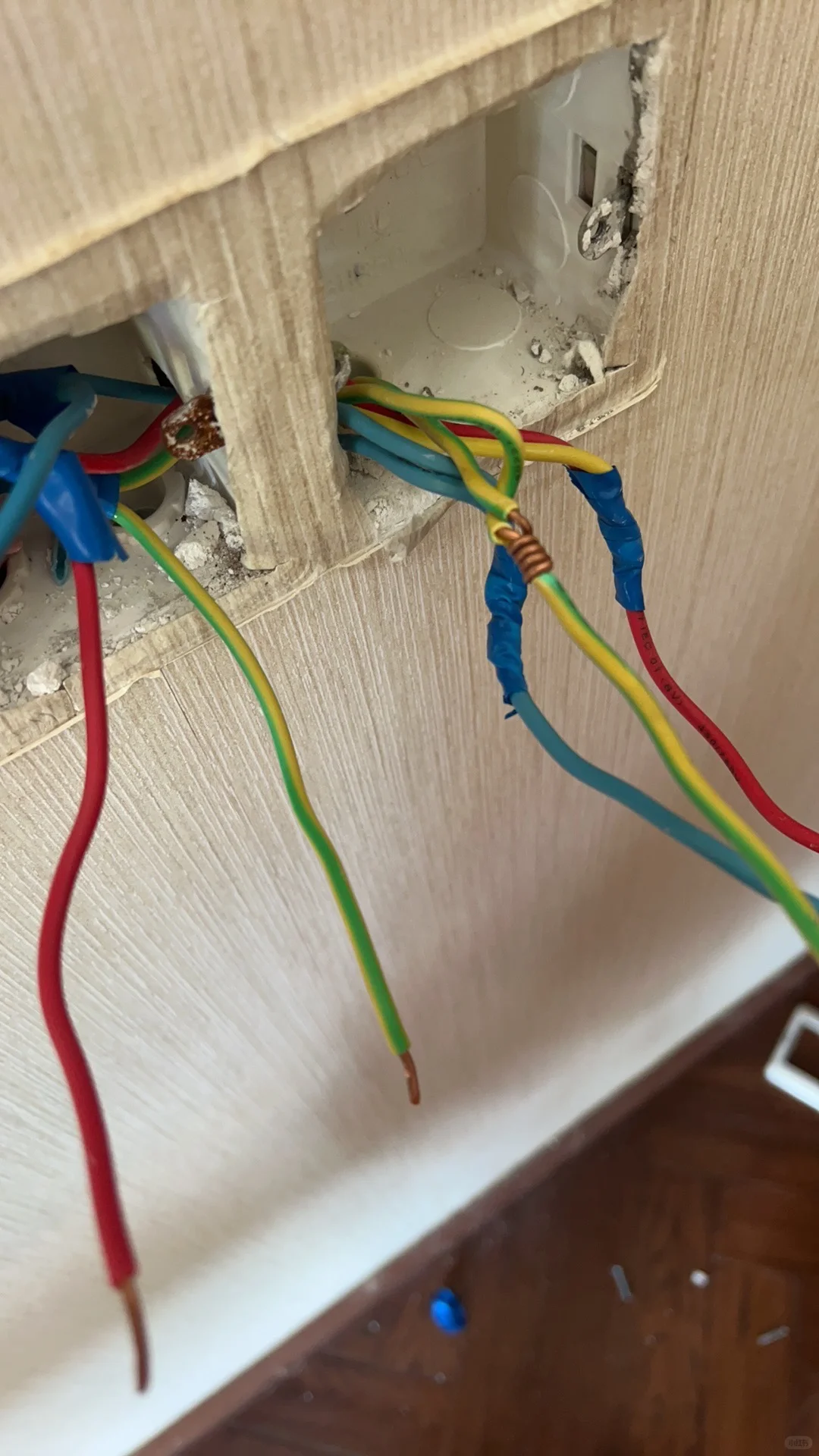 上天在提醒你！这样找电工上门维修靠谱?