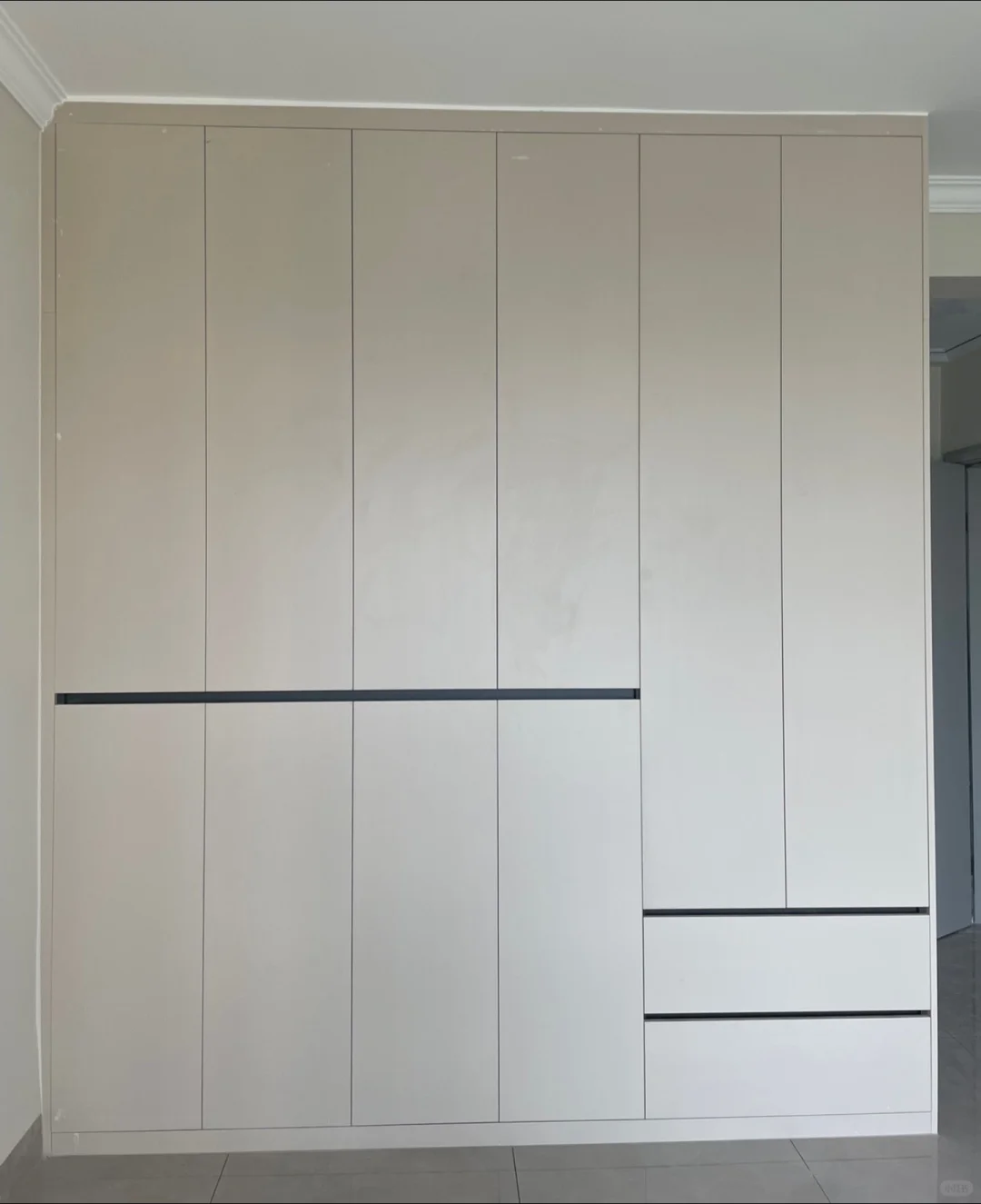 抄作业安全下车的主卧分段式衣柜