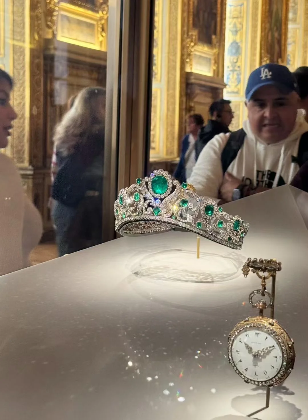 卢浮宫你好好反省吧,形同虚设的安检