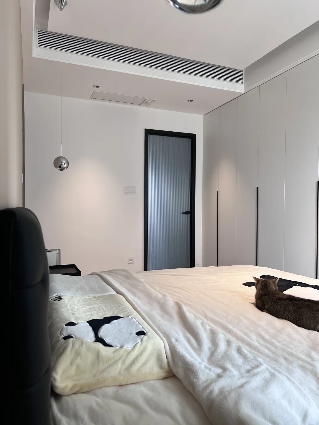 开间3.1m做满墙床尾衣柜真的太舒服了！！