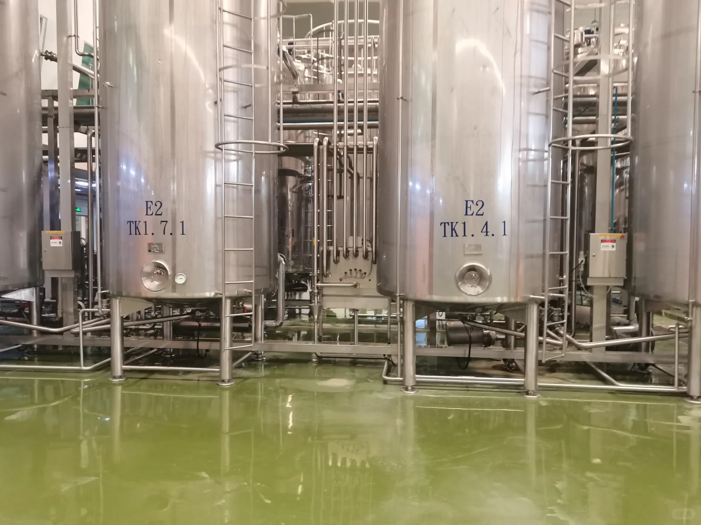 时产28000瓶高速碳酸饮料生产线设备解析