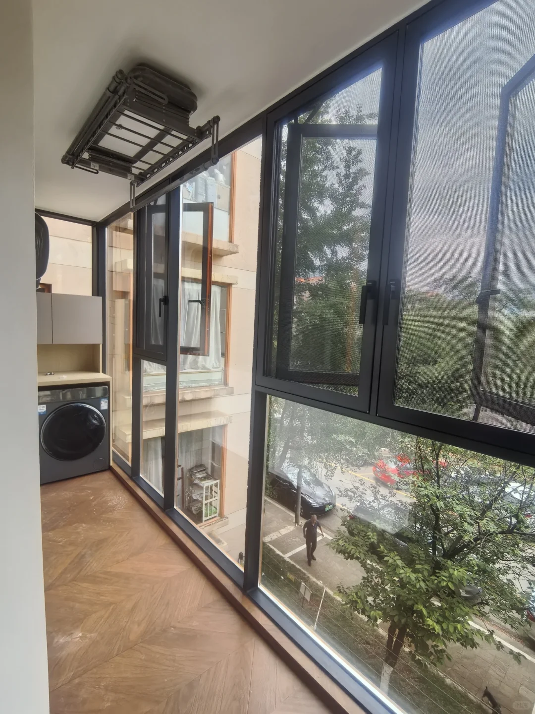 封阳台必知的断桥铝门窗要点如下: