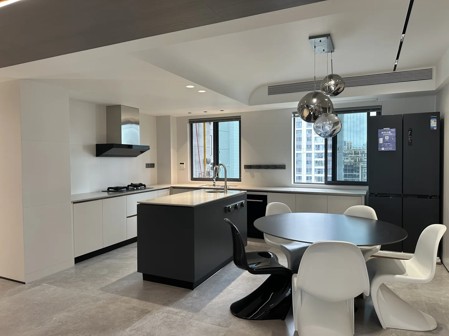 欢迎来到我家客厅的C位—斯卡帕楼梯电视墙