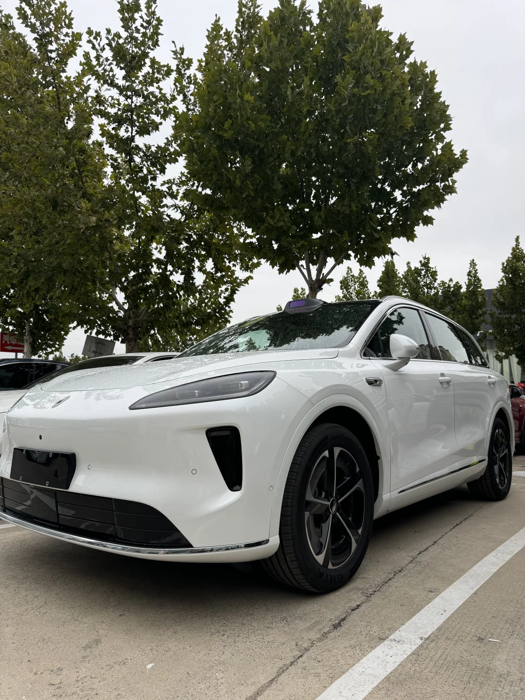 ?白到发光！尚界H5「陶瓷白」16万竟有百万级