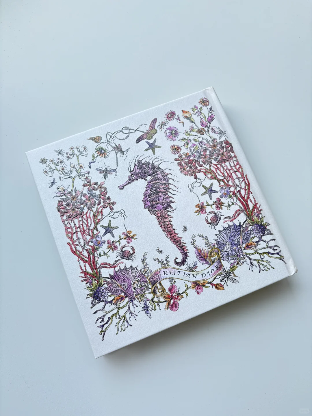 终于收到了这本迪奥立体书