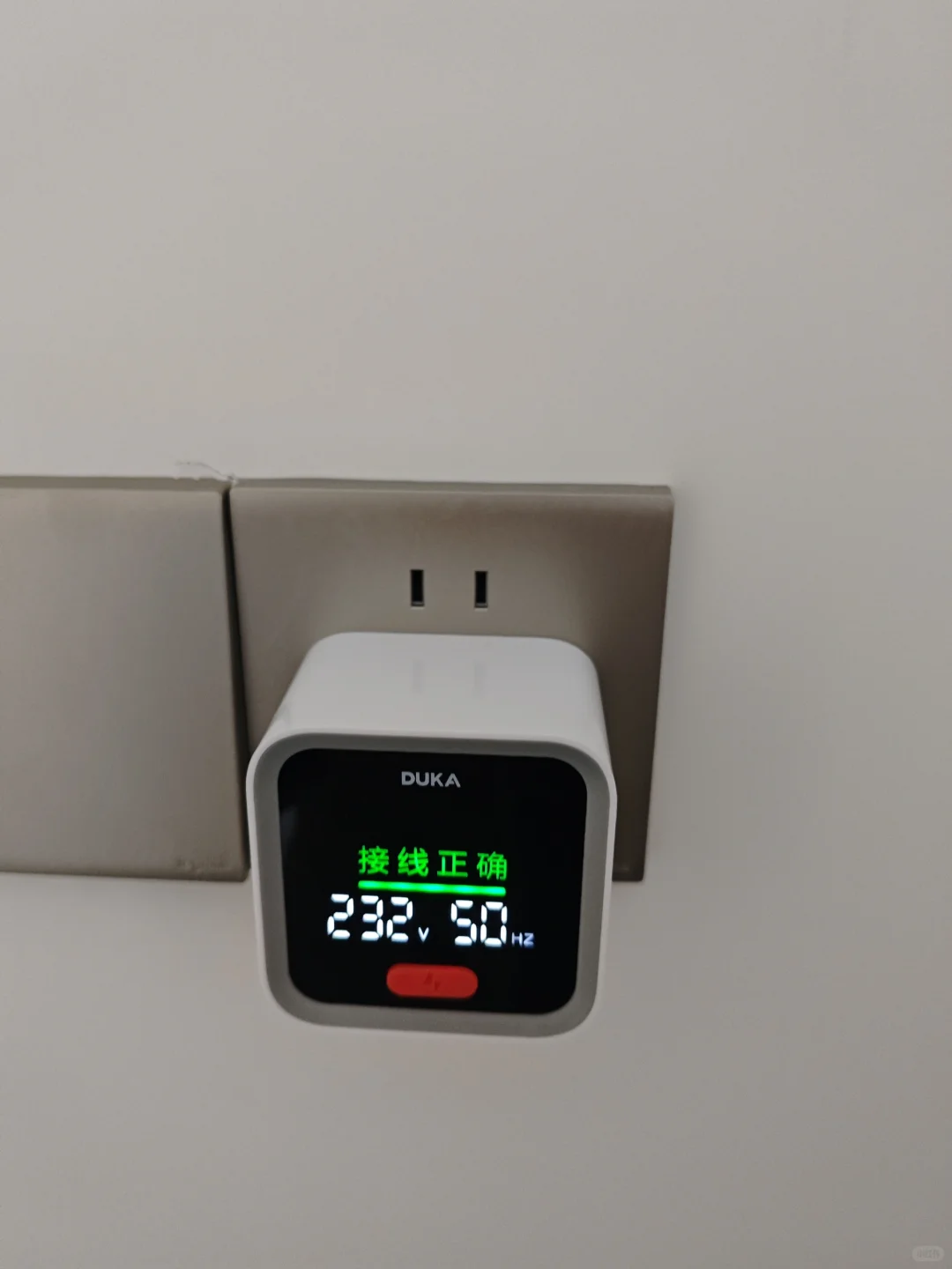 开关插座安装完毕后，相位仪检测