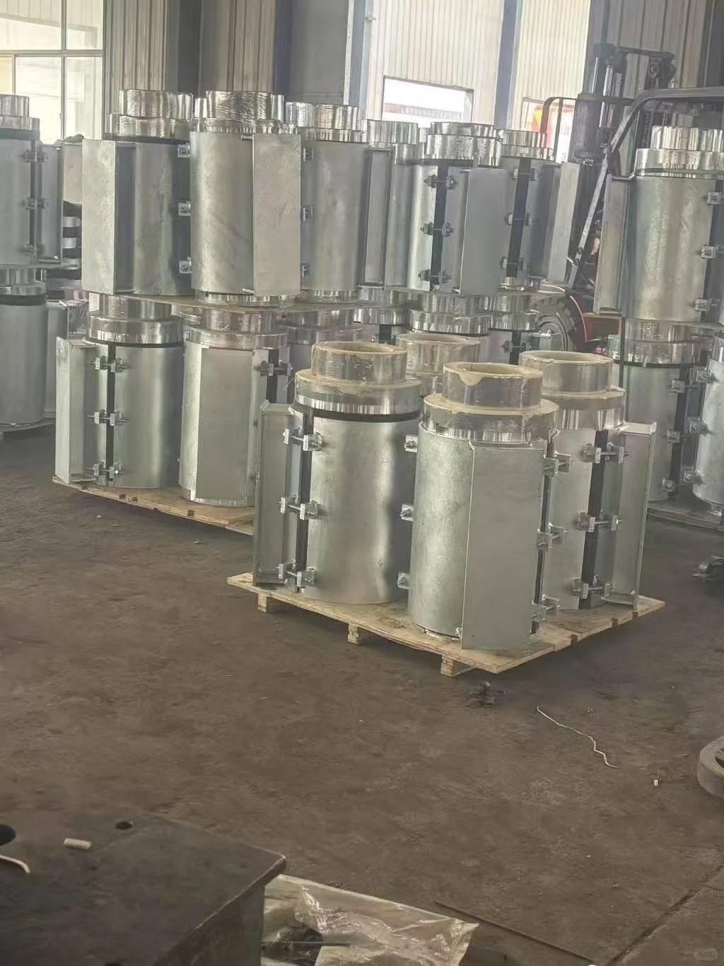 橡胶管托生产厂家优选与产品特性解析