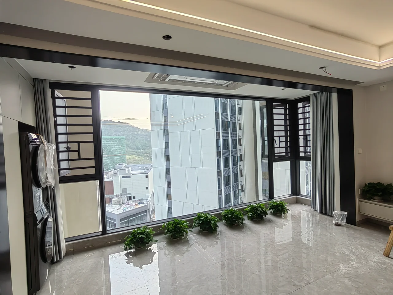 广州700加一平的断桥铝平开窗是什么配置？