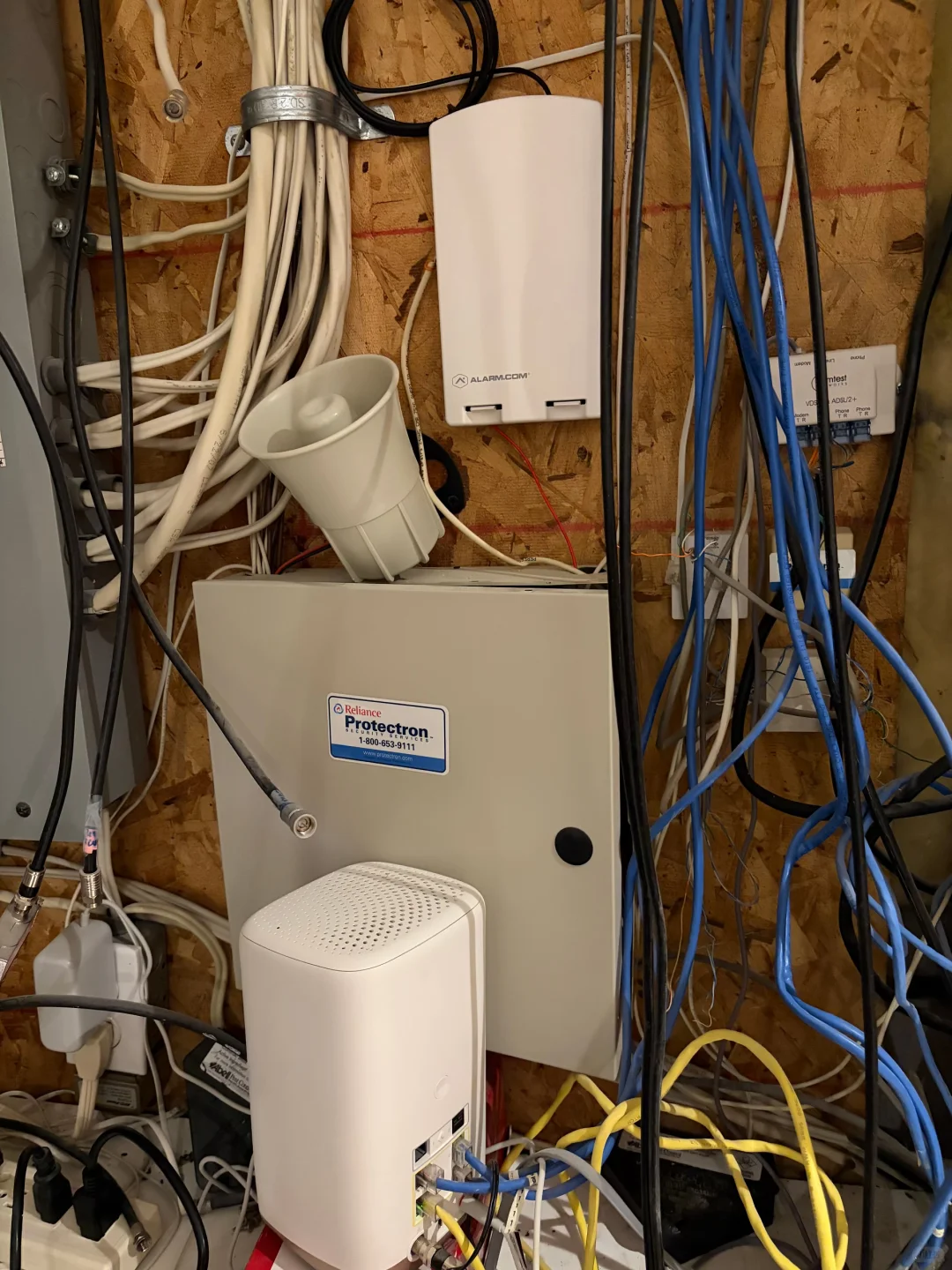 维修dsc报警器黄色故障灯亮，系统滴滴响