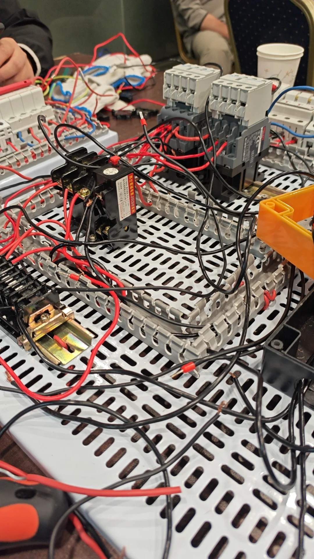 ?记录生活——当电工的一天