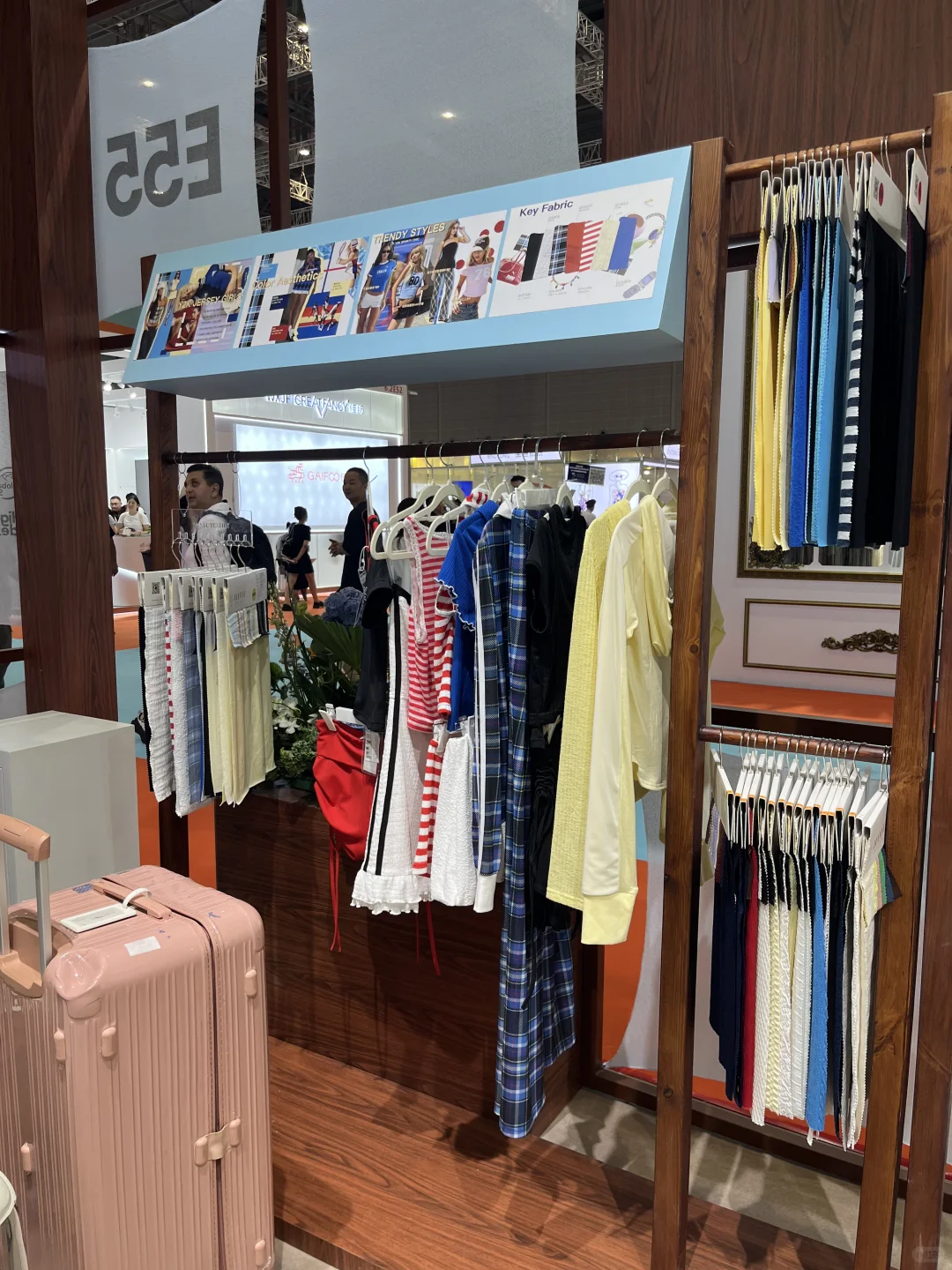 逛中国国际纺织面料及辅料博览会