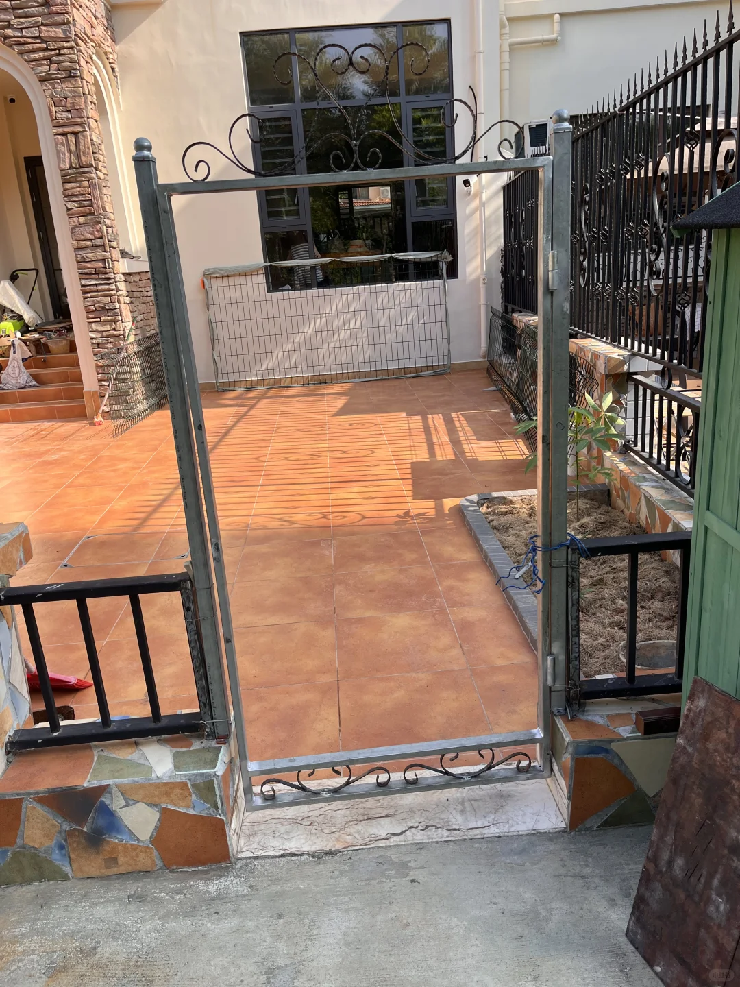 自制铁艺门+铁丝网围栏 25-11-3