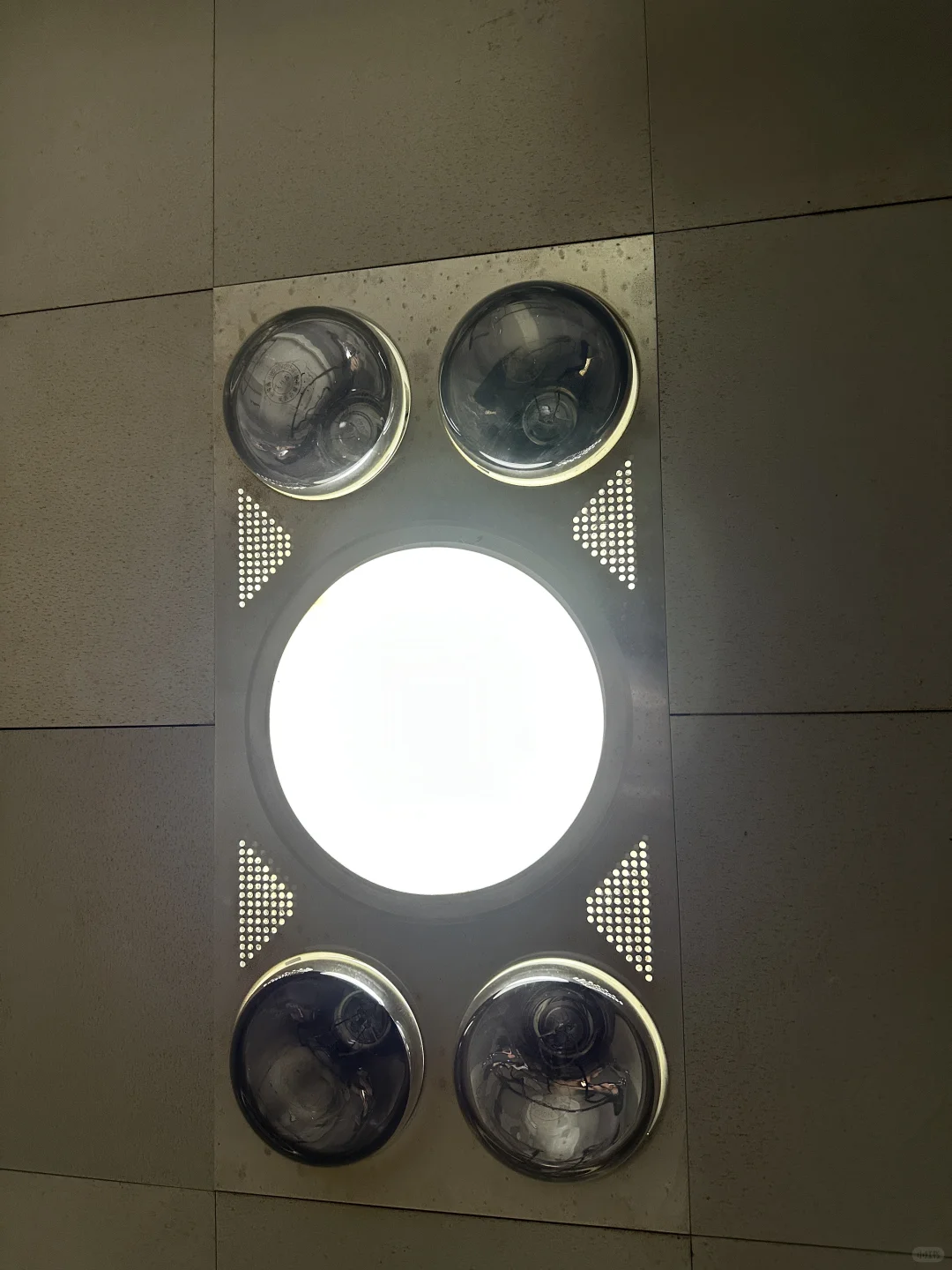 卫生间不换一体灯低成本改善照明灯光!