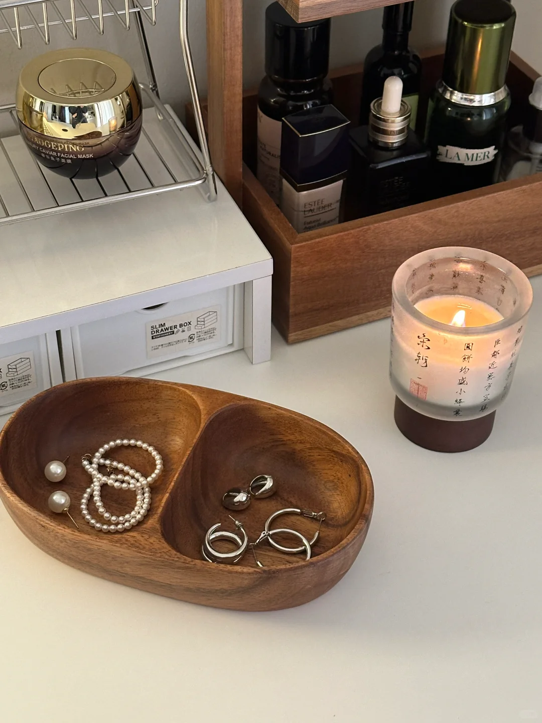 化妆桌收纳分享?，其实这2样就够了