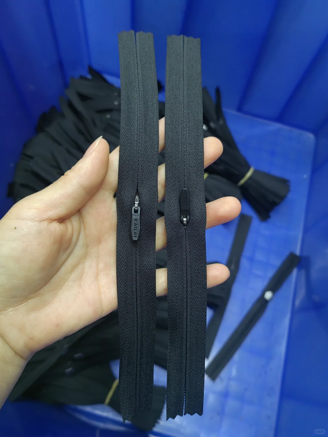 4号布边隐形，口袋拉链，宽度2CM