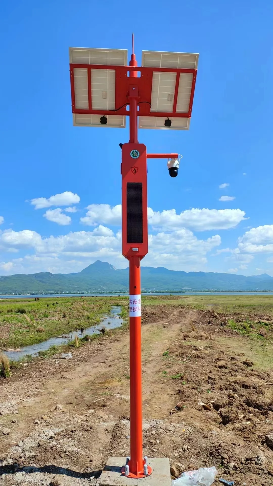 太阳能语音监控杆：节能与安全的双重保障‌
