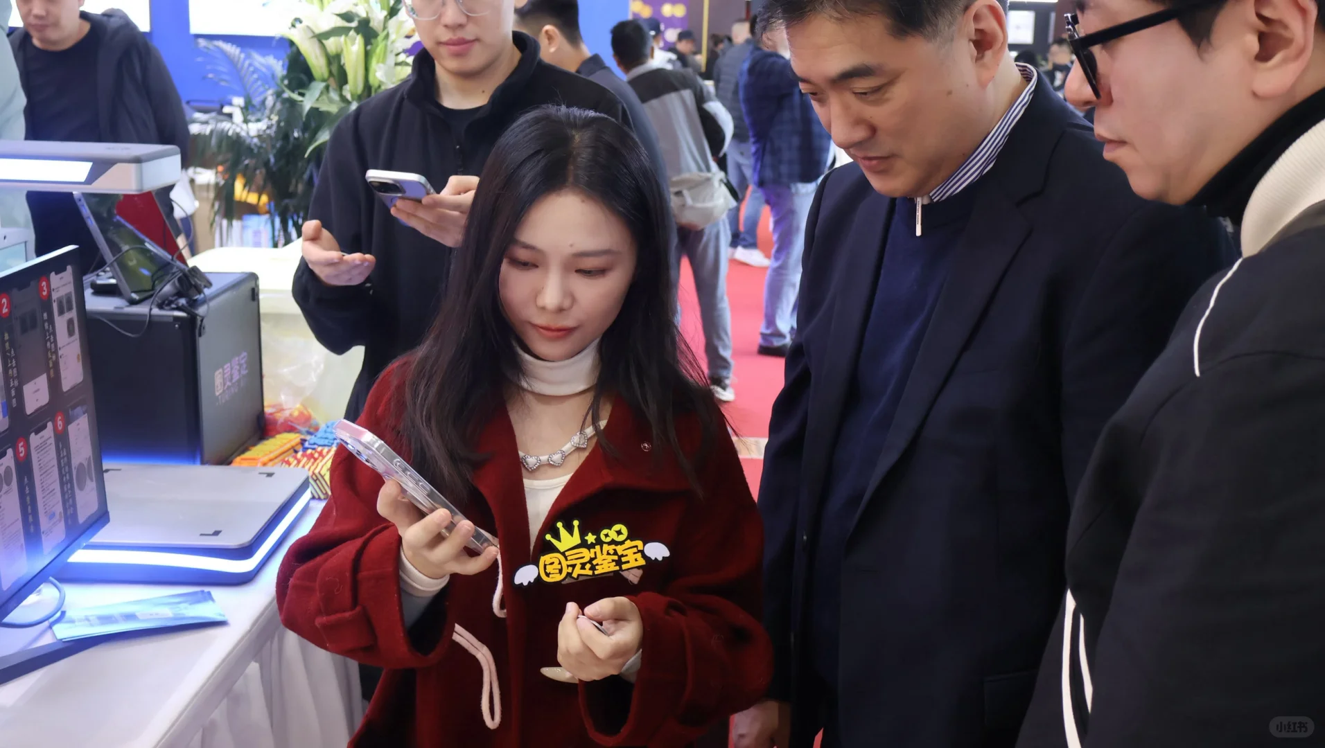 钱博会现场图灵展位好热闹！