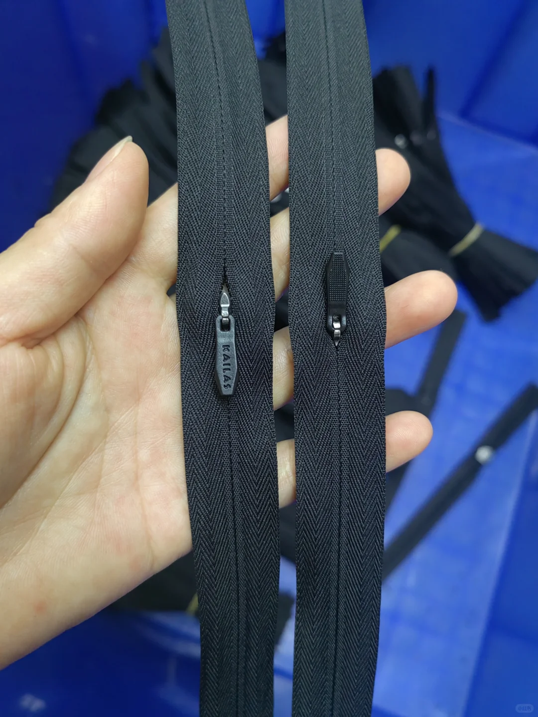 4号布边隐形，口袋拉链，宽度2CM