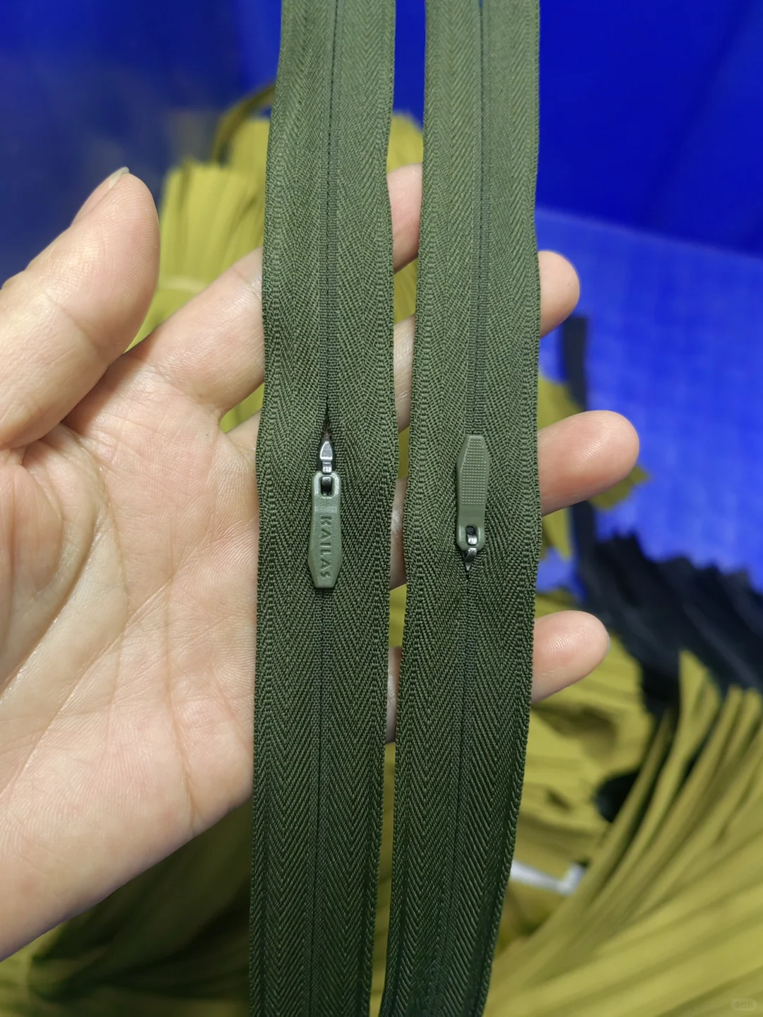 4号布边隐形，口袋拉链，宽度2CM