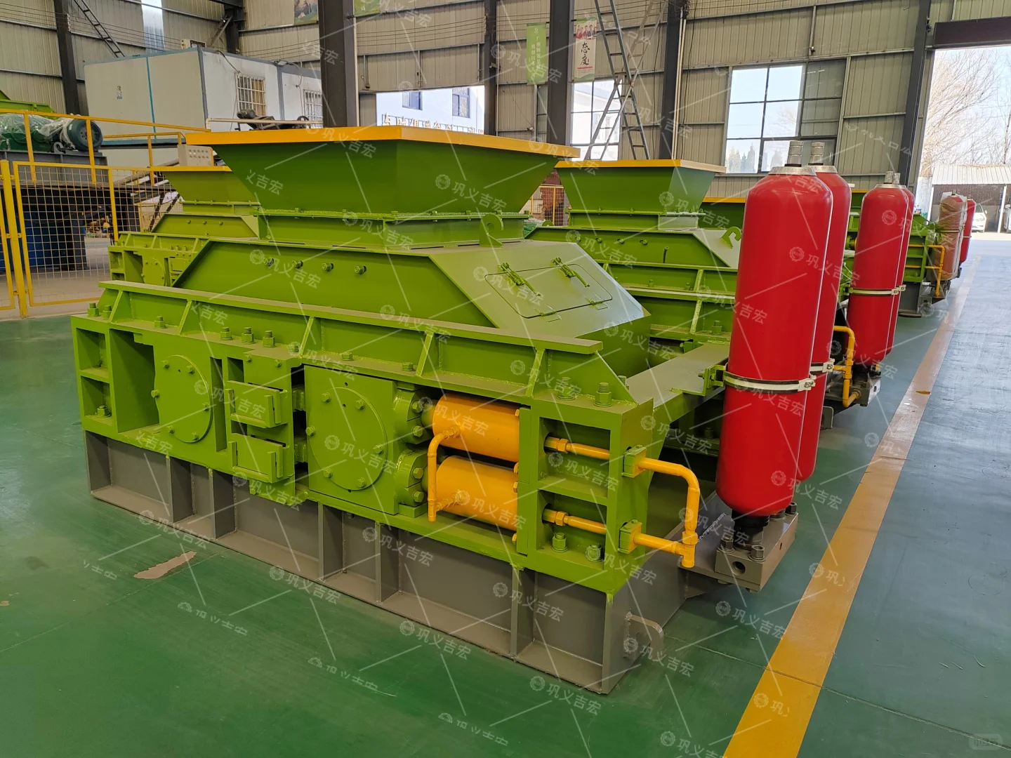 砂石设备对辊式制砂机选购