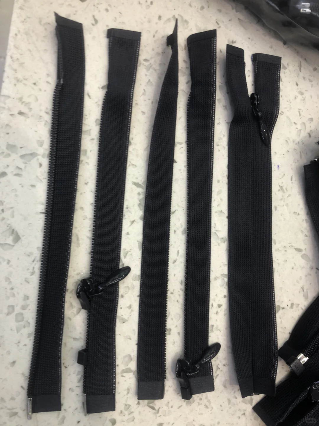 隐形拉链开尾，开尾隐形拉链