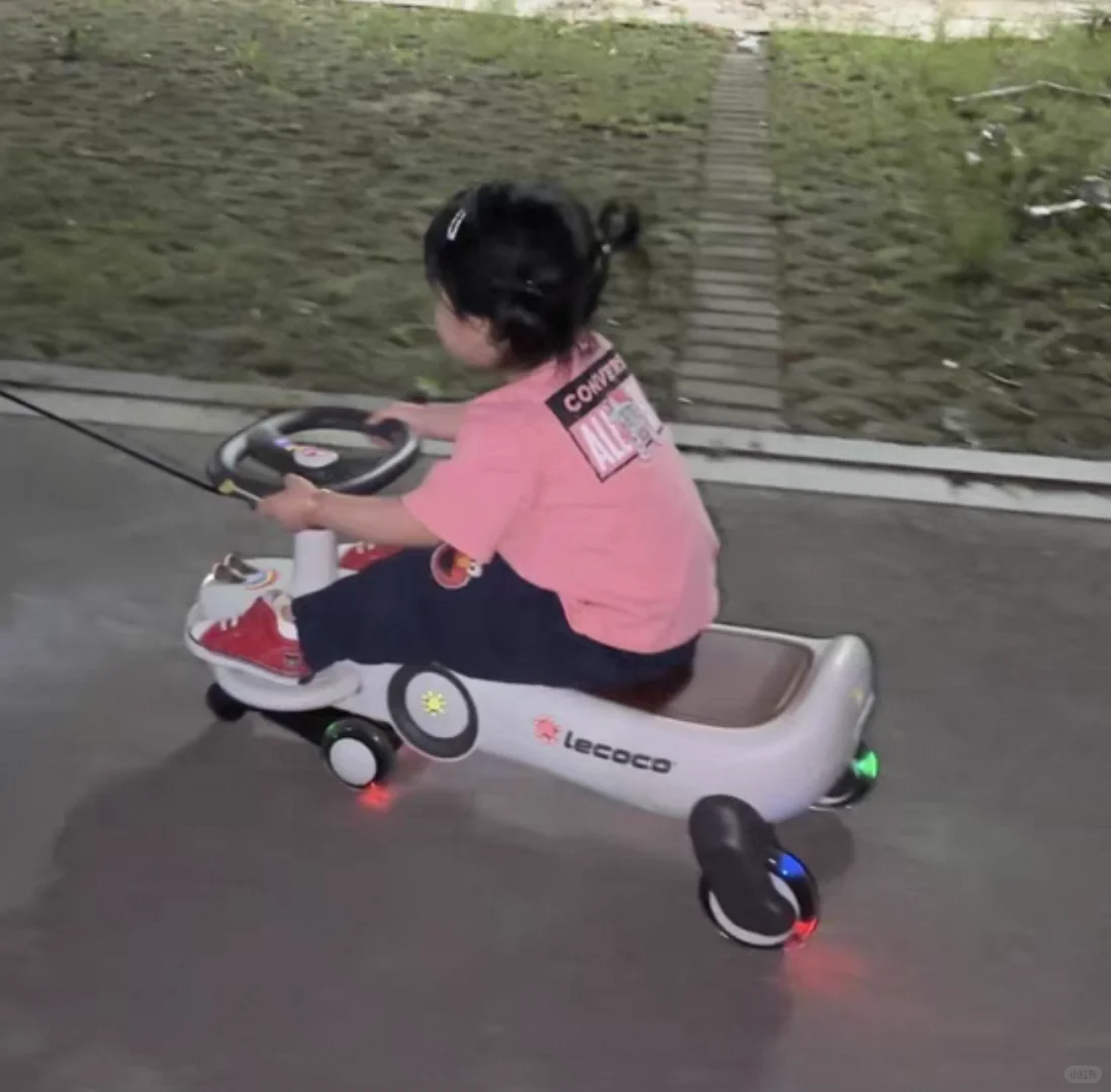 泰酷啦?，闪光轮的扭扭车真是泰酷啦