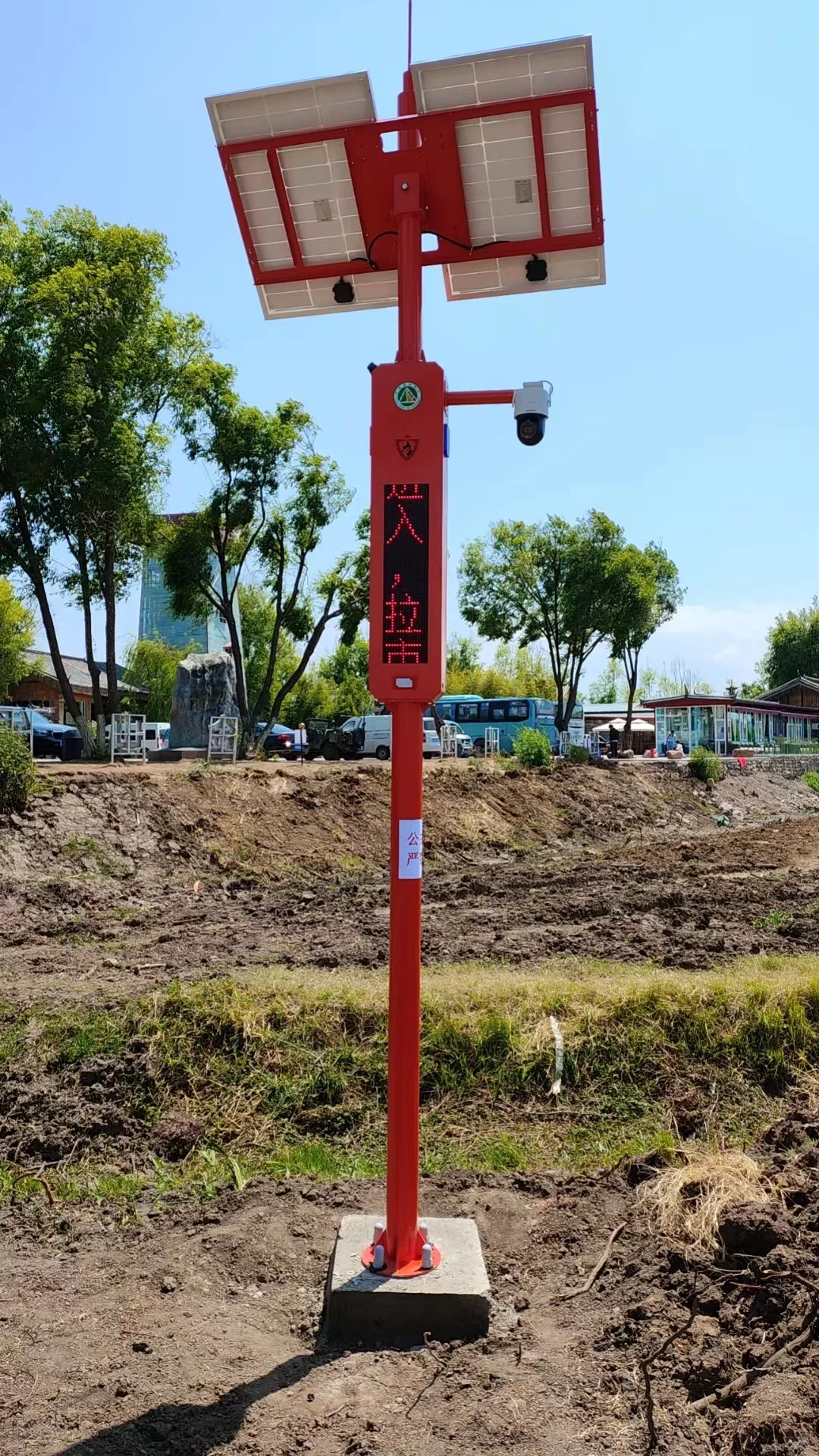 太阳能语音监控杆：节能与安全的双重保障‌