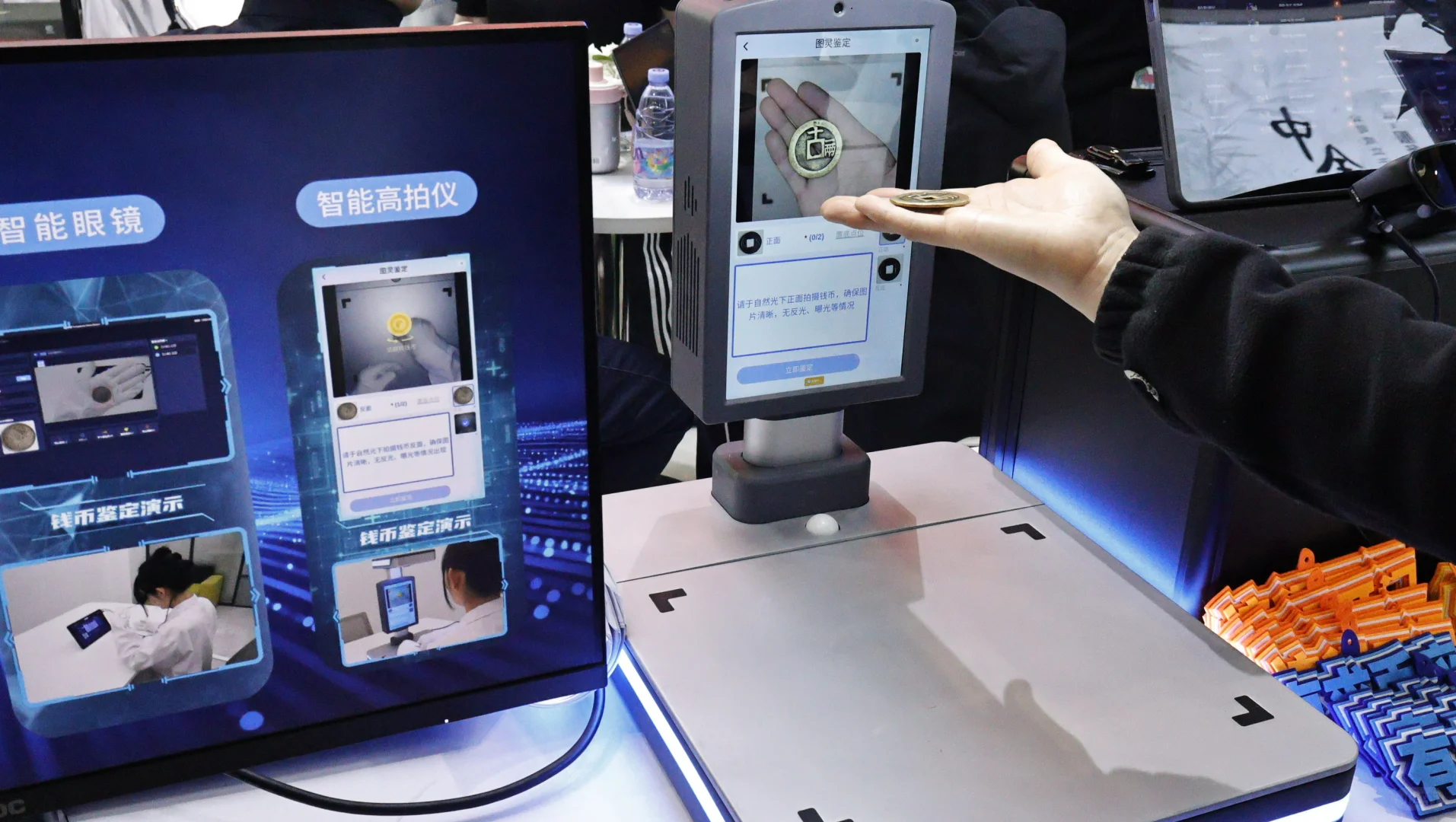 钱博会现场图灵展位好热闹！