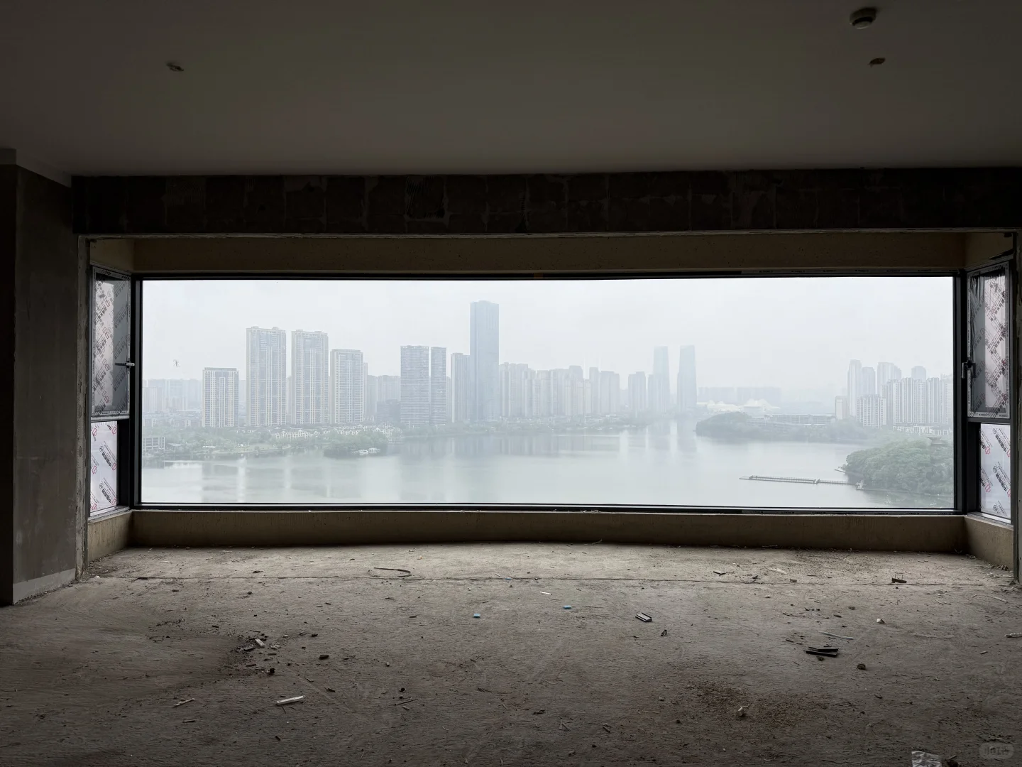 长沙封阳台大玻璃还有比这大的吗