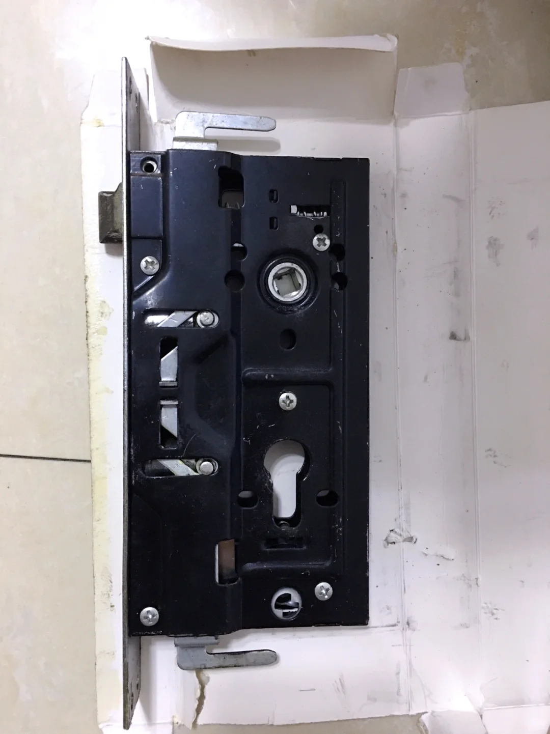 一个理工科女生可以做什么？④换防盗门锁