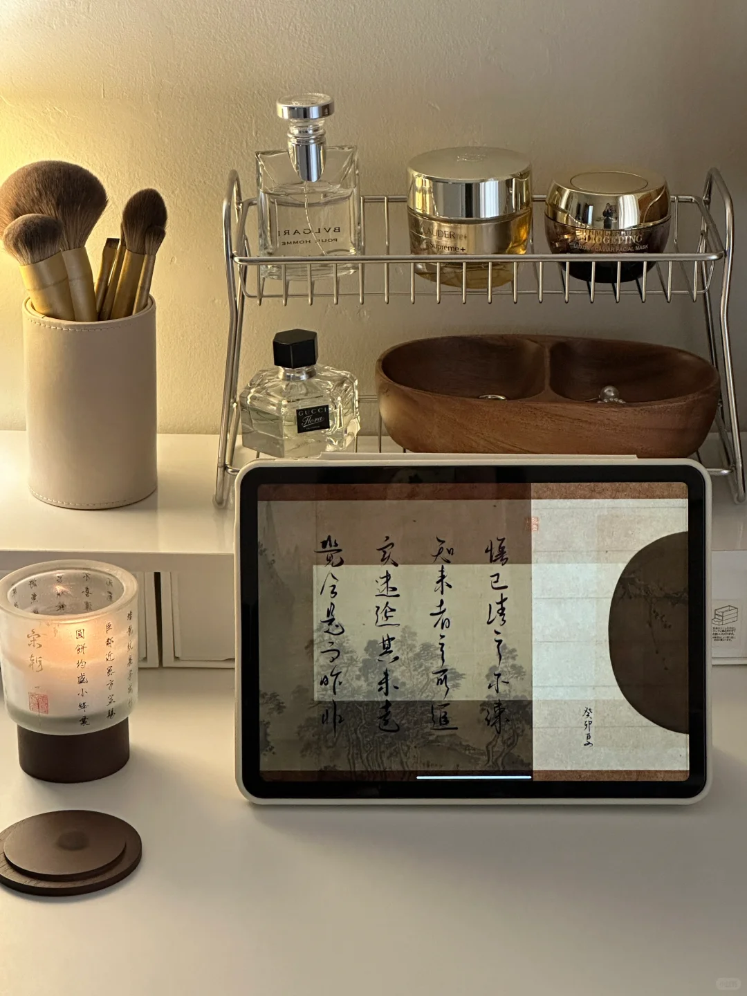 化妆桌收纳分享?，其实这2样就够了