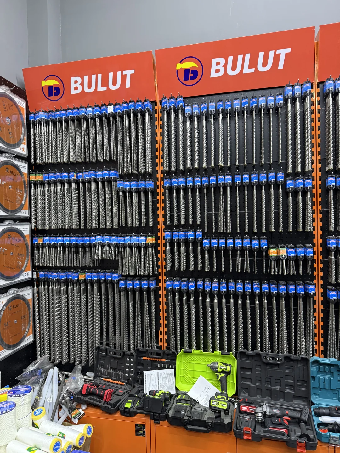 塔什干卖中国装修工具老板娘.