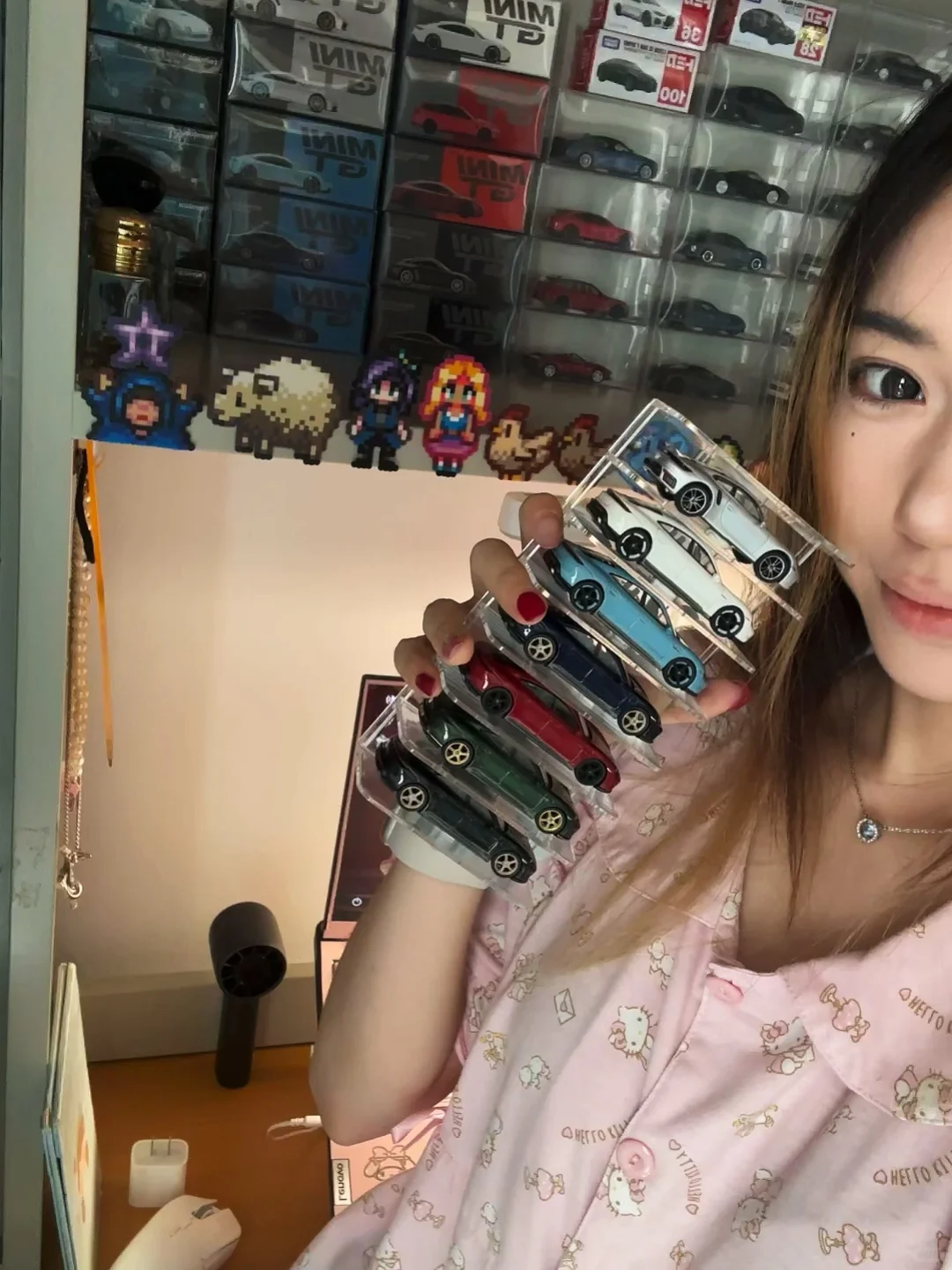 爱玩车模的女大学生宿舍布置