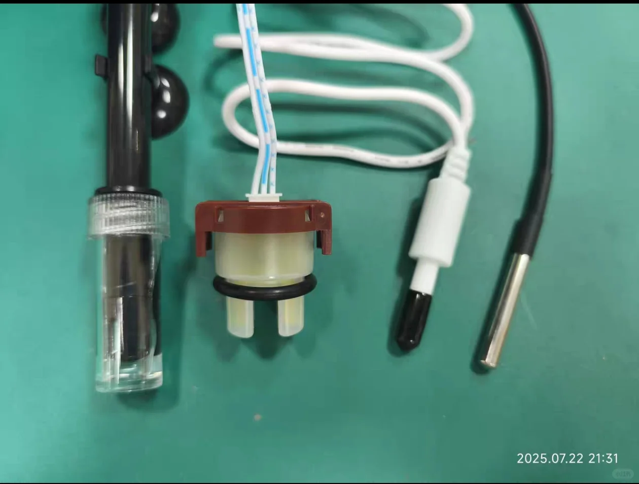 基于STM32的太阳能充电器自动追光系统太阳