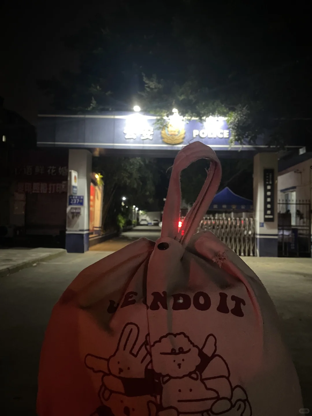 连夜找回被偷摩托车头盔，报警真的有用