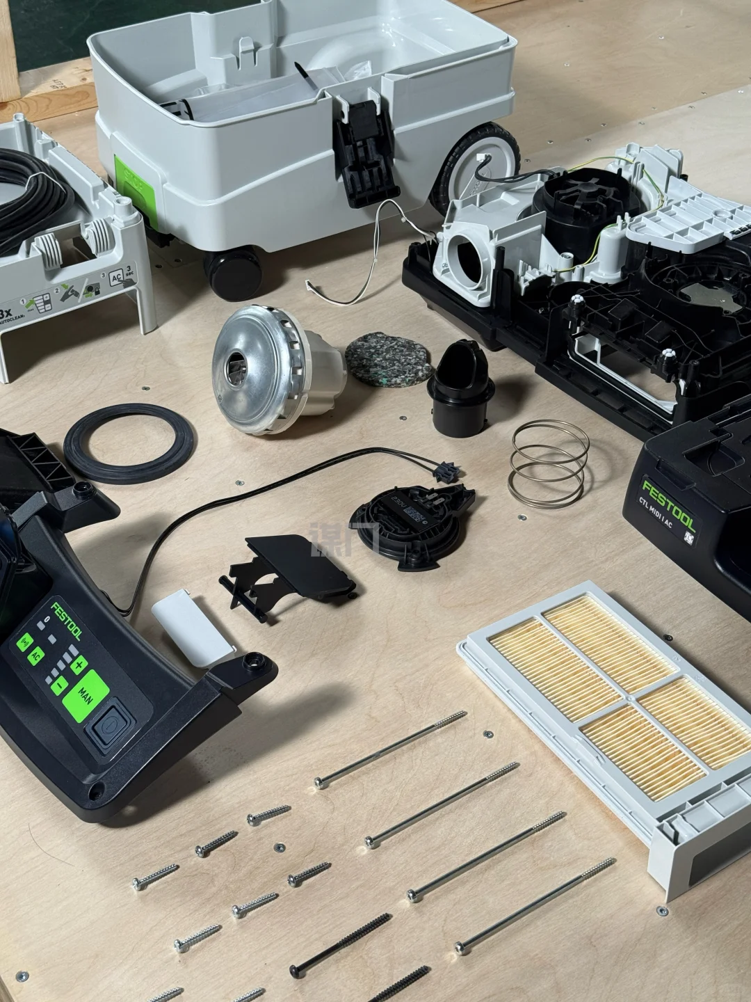 拆开一台吸尘器，看见它的制造逻辑