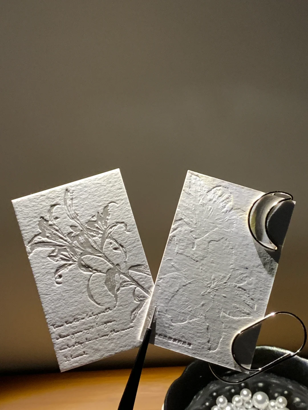 低调的凹印百合