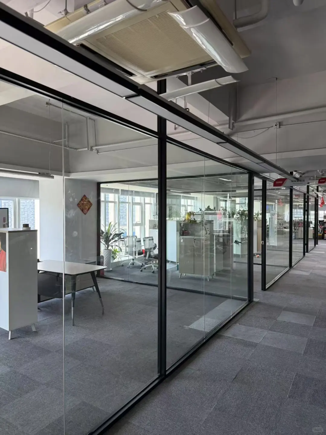 厂房做这样的隔断也很好看了吧
