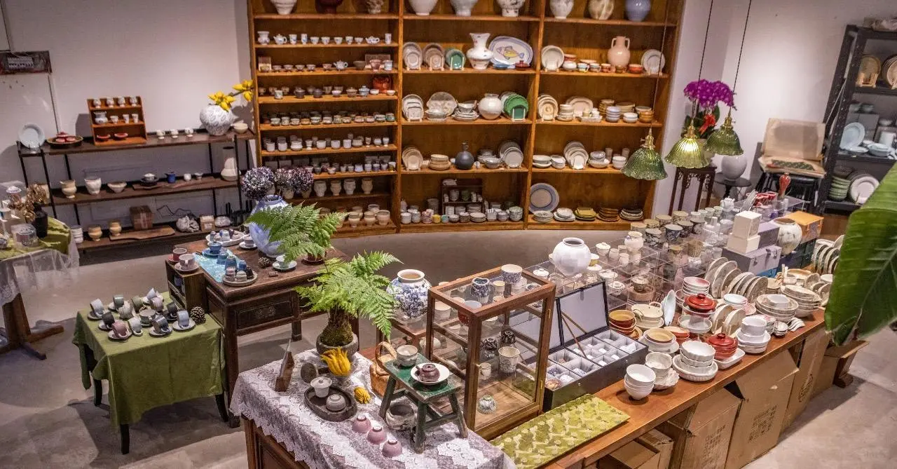 从摆摊500元到月入5万+,我的陶瓷创业之路