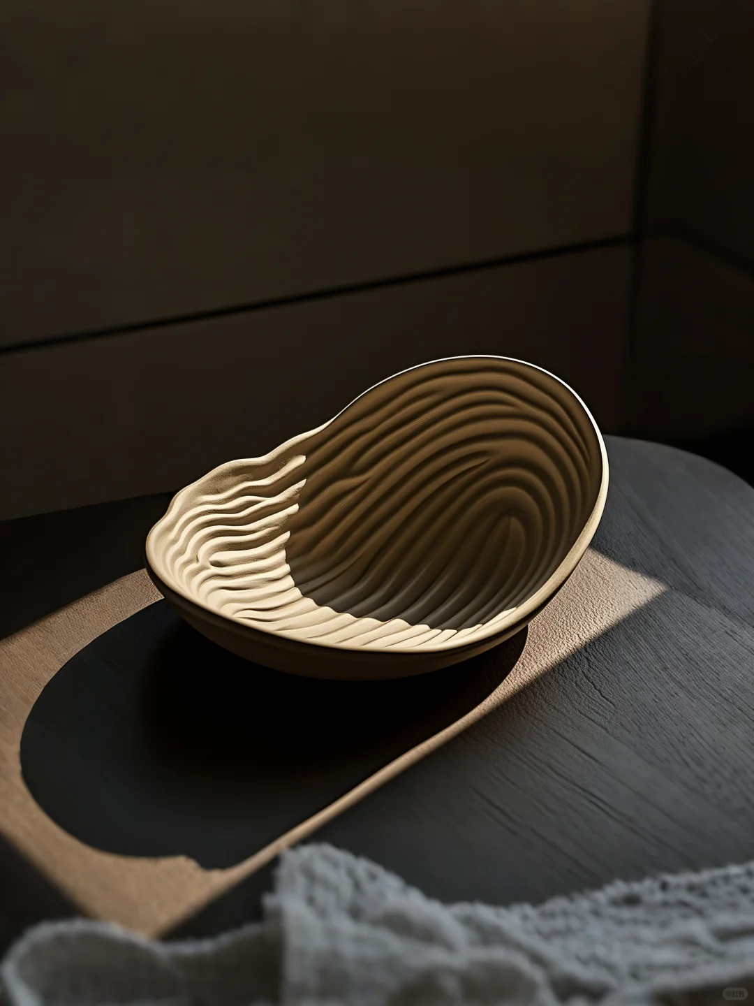 摆盘的高级美学:流动曲线+岩石肌理